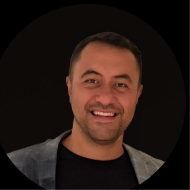 Alonso Robles headshot