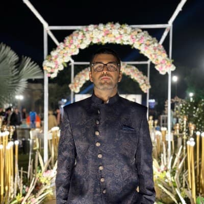Nirvan Nagar headshot
