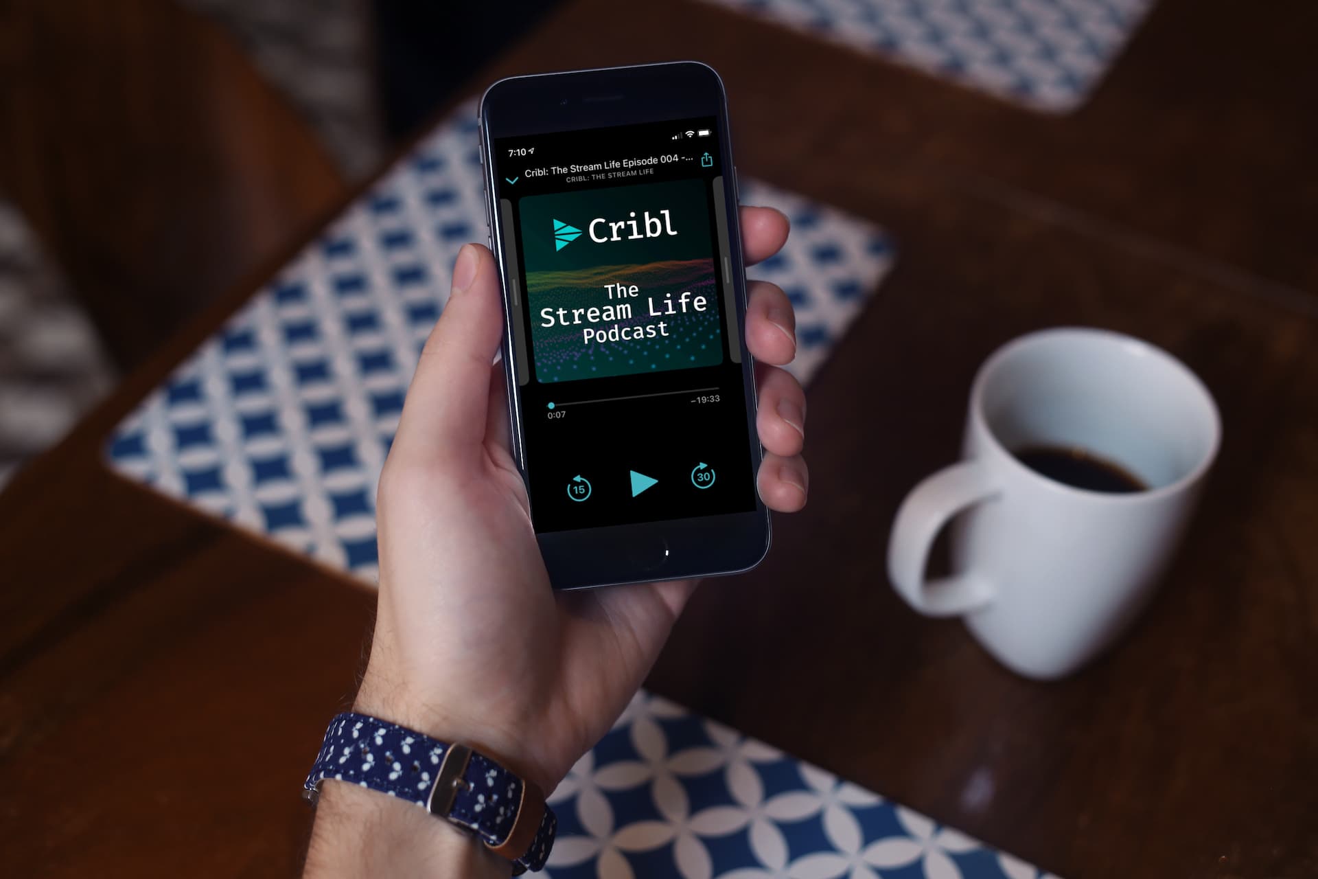 holding-iphone-6-mockup-and-drinking-coffee-2