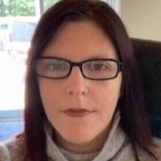 Stacey Shut Headshot